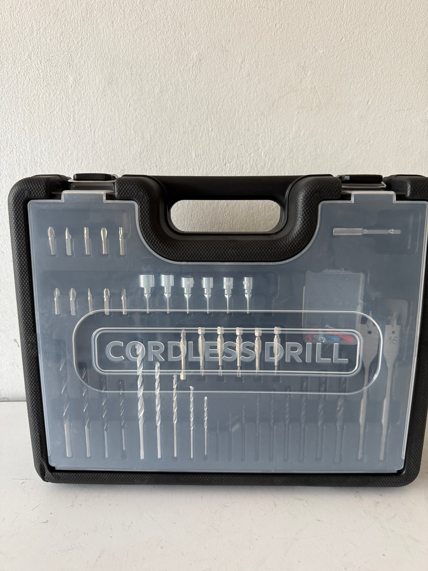 TALADRO MILWAUKEE 68V 1/2 JUEGO PUNTAS