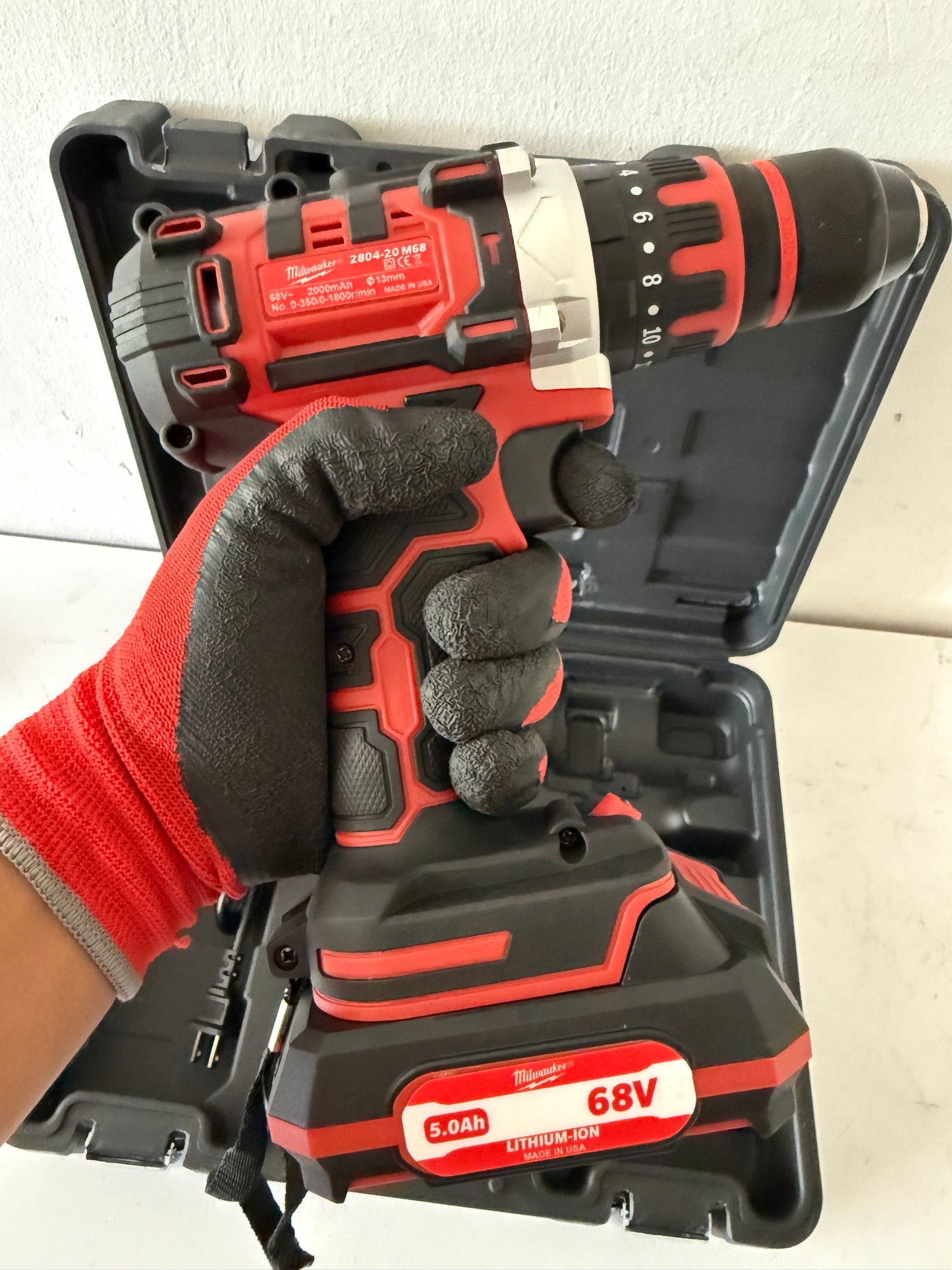 TALADRO MILWAUKEE 68V 1/2 JUEGO PUNTAS